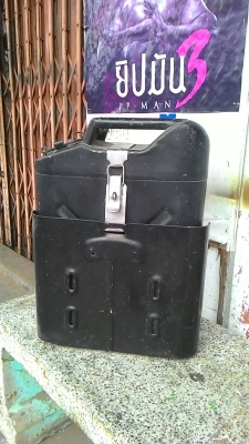 แกลลอนน้ำมัน 20L.ต้อนรับปี 60 ลดราคาให้ครับ 1,800บาท