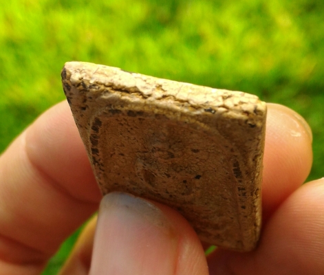 พระสมเด็จวัดระฆัง พิมพ์ใหญ่ V056 เนื้อสวยจัดๆ เม็ดสวยมวลสารเพียบ เนื้อหาควรค่าแก่การสะสม ได้มาจากนายทหารท่านหนึ่ง แต่เดิมนั้นเป็นกรอบเงิน