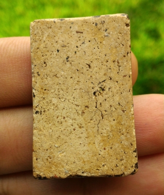 พระสมเด็จวัดระฆัง พิมพ์ใหญ่ V056 เนื้อสวยจัดๆ เม็ดสวยมวลสารเพียบ เนื้อหาควรค่าแก่การสะสม ได้มาจากนายทหารท่านหนึ่ง แต่เดิมนั้นเป็นกรอบเงิน