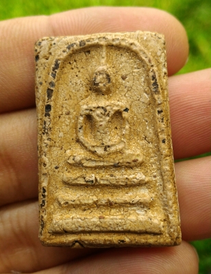 พระสมเด็จวัดระฆัง พิมพ์ใหญ่ V056 เนื้อสวยจัดๆ เม็ดสวยมวลสารเพียบ เนื้อหาควรค่าแก่การสะสม ได้มาจากนายทหารท่านหนึ่ง แต่เดิมนั้นเป็นกรอบเงิน