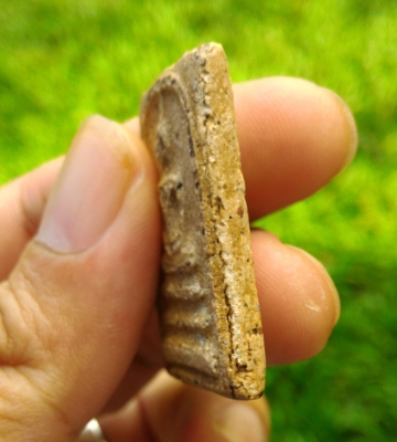 พระสมเด็จวัดระฆัง พิมพ์ใหญ่ V056 เนื้อสวยจัดๆ เม็ดสวยมวลสารเพียบ เนื้อหาควรค่าแก่การสะสม ได้มาจากนายทหารท่านหนึ่ง แต่เดิมนั้นเป็นกรอบเงิน