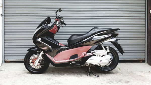 HONDA PCX 150i IDLING STOP รุ่น TOP ล้อแม็ก ของแต่งเต็ม ฟรีค่าโอน HONDA PCX 150i IDLING STOP รุ่น TOP ล้อแม็ก ของแต่งเต็ม ฟรีค่าโอน