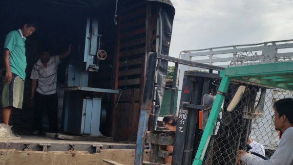 tractor-backhoe ได้จัดส่งเครื่องเลื่อยไม้ผ่าไม้ส่งไปปัตตานีครับ ลูกค้ารอรับปลายทางได้เลยครับ tractor-backhoe ได้จัดส่งเครื่องเลื่อยไม้ผ่าไม้ส่งไปปัตตานีครับ ลูกค้ารอรับปลายทางได้เลยครับ