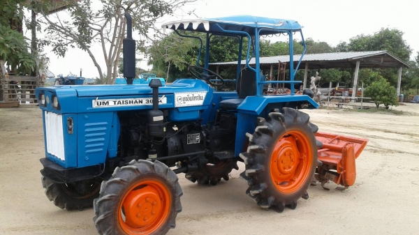 จัดส่งให้เรียบร้อยเเล้วครับ เสี่ย จ.กระบี่ ขายรถไถนั่งขับยูเอ็ม ไทซัน ขนาด30แรงม้า ระบบขับเคลื่อน4ล้อ สวยๆพร้อมโรตารี่
