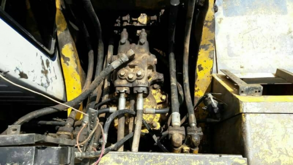 ขาย 535,000 KOMATSU pc 200-5 เล่มทะเบียน เครื่องดี ปั้มแรง ไฟฟ้าครบ เอวมีขยับ ช่วงล่างดี รถสวยพร้อมใช้เอกสารพร้อมโอน 090-772-3710 090-772-3708 ขาย 535,000 KOMATSU pc 200-5 เล่มทะเบียน เครื่องดี ปั้มแรง ไฟฟ้าครบ เอวมีขยับ ช่วงล่างดี รถสวยพร้อมใช้เอกสารพร้อมโอน 090-772-3710 090-772-3708