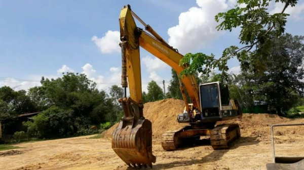 ขาย 535,000 KOMATSU pc 200-5 เล่มทะเบียน เครื่องดี ปั้มแรง ไฟฟ้าครบ เอวมีขยับ ช่วงล่างดี รถสวยพร้อมใช้เอกสารพร้อมโอน 090-772-3710 090-772-3708 ขาย 535,000 KOMATSU pc 200-5 เล่มทะเบียน เครื่องดี ปั้มแรง ไฟฟ้าครบ เอวมีขยับ ช่วงล่างดี รถสวยพร้อมใช้เอกสารพร้อมโอน 090-772-3710 090-772-3708