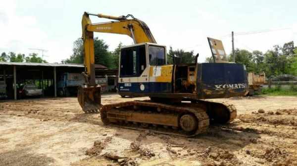 ขาย 535,000 KOMATSU pc 200-5 เล่มทะเบียน เครื่องดี ปั้มแรง ไฟฟ้าครบ เอวมีขยับ ช่วงล่างดี รถสวยพร้อมใช้เอกสารพร้อมโอน 090-772-3710 090-772-3708