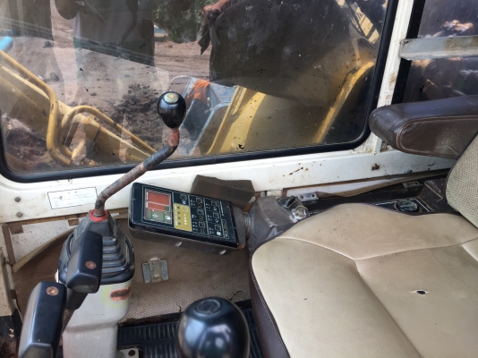 Komatsu PC200-5/ แม็กโฮลมือสอง/ ไฟฟ้าครบ ช่วงล่างเต็ม ทำงานได้เลย เอกสารเล่ม