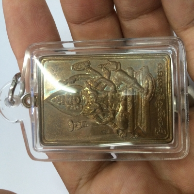 หลวงปู่เพิ่ม วัดป้อมแก้ว เหรียญท้าวมหาพรหม ตอกโค๊ดแท้อยู่ฝั่งขวา เลี่ยมกันน้ำพร้อมใช้