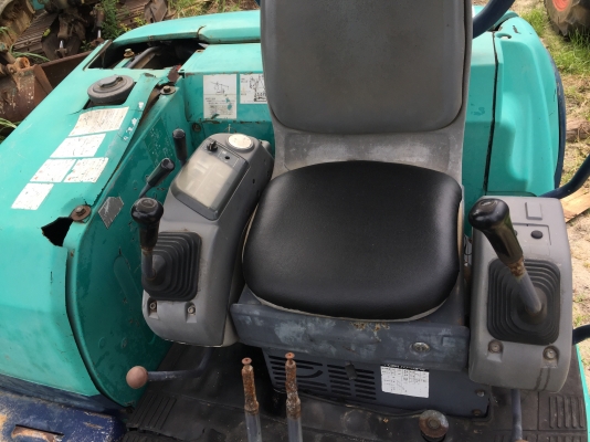 ☎️098-320. 6676. Komatsu. PC 35. สภาพสวยๆ มีลายแย๊ก คอนโทรลจ๊อก สนใจติดต่อได้ครับ