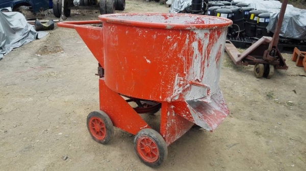 โม่ปูนฉาบสภาพใหม่เจ้าของใช้ต่อเติมบ้านงานเดียวมาเทสได้ครับ (ไม่มีมอเตอร์)