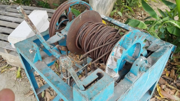 ลิฟท์กระป๋องขึ้นปูนไซด์ก่อสร้าง (ไม่มีมอเตอร์)