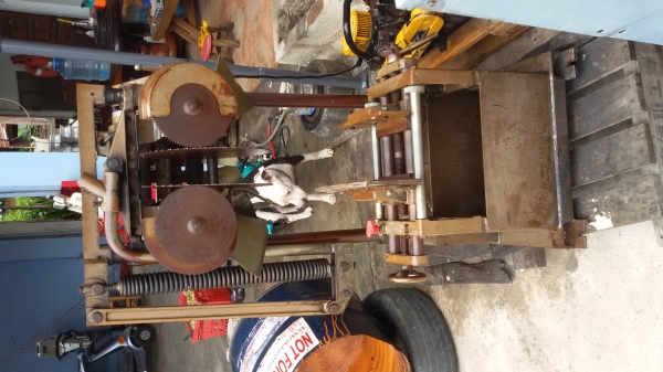 เลื่อยไม้ จากญี่ปุ่น ตัดไม้เป็นแผ่นยาว ใช้ไฟ220ได้ มอเตอร์3แรง โครงมีน้ำหนักมากมากเลยค่ะ