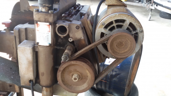 เลื่อยไม้ จากญี่ปุ่น ตัดไม้เป็นแผ่นยาว ใช้ไฟ220ได้ มอเตอร์3แรง โครงมีน้ำหนักมากมากเลยค่ะ