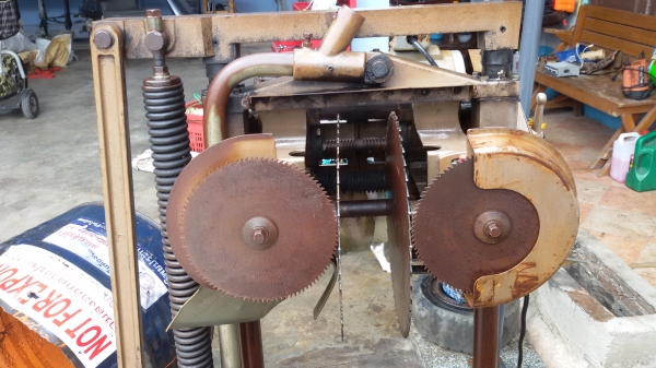 เลื่อยไม้ จากญี่ปุ่น ตัดไม้เป็นแผ่นยาว ใช้ไฟ220ได้ มอเตอร์3แรง โครงมีน้ำหนักมากมากเลยค่ะ