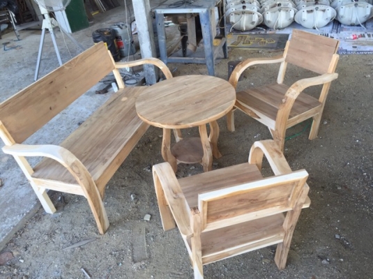 ชุดเก้าอี้แขนอ่อน.  ไม้เก่าทำใหม่