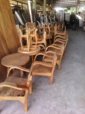 ชุดเก้าอี้แขนอ่อน.  ไม้เก่าทำใหม่