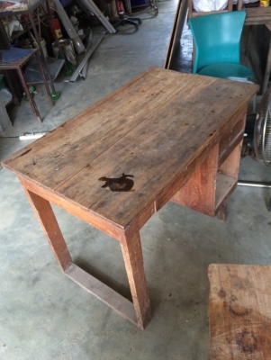 โต๊ะทำงานไม้สัก