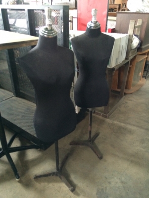 หุ่นโชว์. ญ