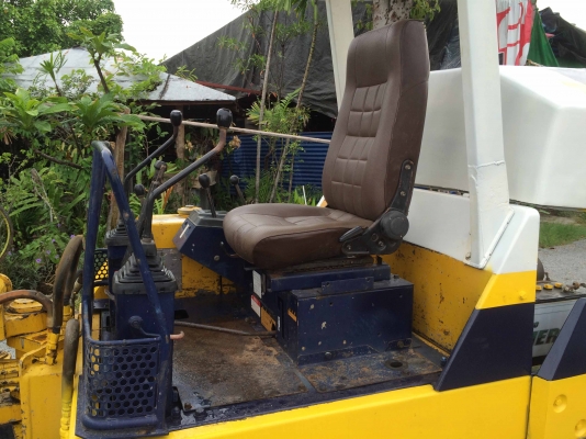 ขายรถแบคโฮ KOMATSU PC30-6 นำเข้าจากญี่ปุ่น ไม่เคยใช้งานในไทย ติดต่อ 086-324-1992