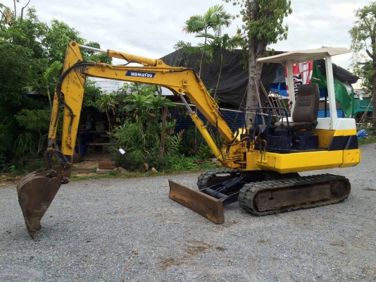 ขายรถแบคโฮ KOMATSU PC30-6 นำเข้าจากญี่ปุ่น ไม่เคยใช้งานในไทย ติดต่อ 086-324-1992