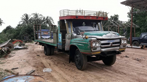 135.000. หัวยาว 6ล้อบรรทุกรถเกี่ยว&amp;แบคโคร  เครื่อง 6BD-165แรง พร้อมใช้งาน