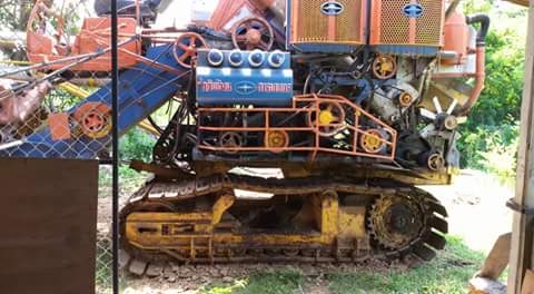 รถเกี่ยวข้าวพร้อมเทรนเลอร์