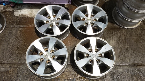 แม็กเดิม Toyota Vigo Prerunnerขอบ 16 2ชุด 17 2 ชุดสภาพดีไม่คดไม่ดุ้ง มีรอยบ้าง เก็บงานมาบ้างราคา ชุดละ 4,500-5,500 บาท แม็กเดิม Toyota Vigo Prerunnerขอบ 16 2ชุด 17 2 ชุดสภาพดีไม่คดไม่ดุ้ง มีรอยบ้าง เก็บงานมาบ้างราคา ชุดละ 4,500-5,500 บาท