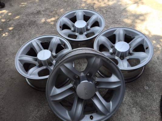 ขายล้อแม็กเล็บเหยียวแท้ ISUZU 4 วง ราคา 10,000 บาท