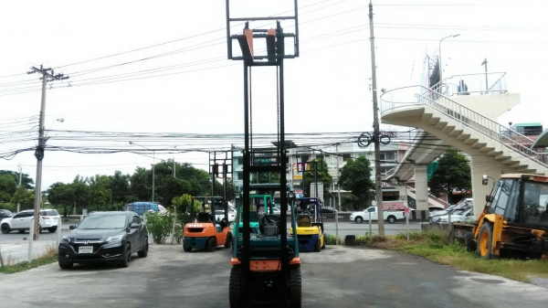 Toyota7fd25ขนาด2.5ตัน เสาสูง4เมตร เกียร์ออร์โต้ เครื่องยนต์ดีเซล2Z ยางตันใหม่4เส้น ราคาต่องรองได้0816161541