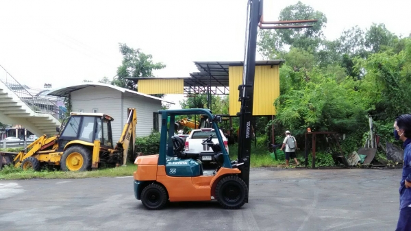 Toyota7fd25ขนาด2.5ตัน เสาสูง4เมตร เกียร์ออร์โต้ เครื่องยนต์ดีเซล2Z ยางตันใหม่4เส้น ราคาต่องรองได้0816161541