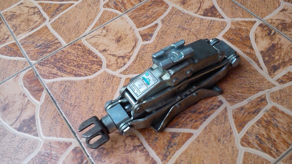 แม่แรงยกรถเก๋ง TOYOTA AISIN แบบสองชั้น