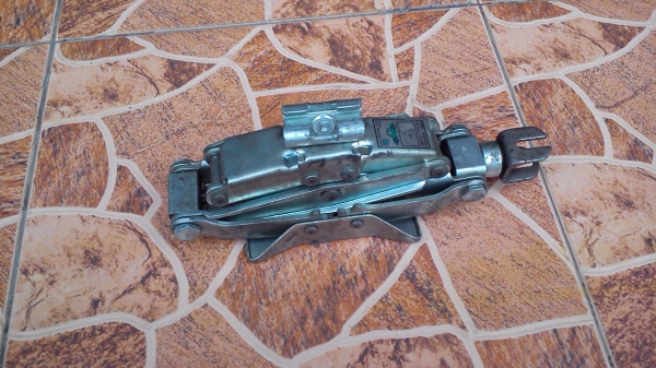 แม่แรงยกรถเก๋ง TOYOTA AISIN แบบสองชั้น