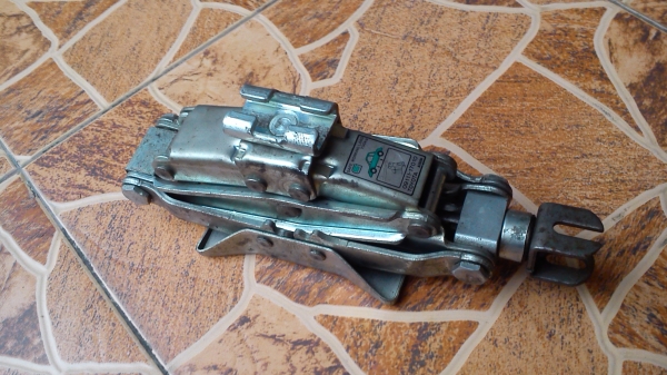 แม่แรงยกรถเก๋ง TOYOTA AISIN แบบสองชั้น