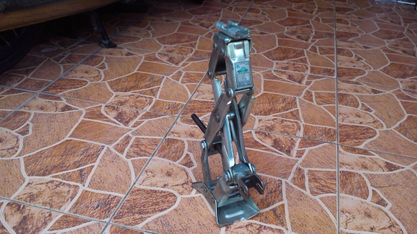 แม่แรงยกรถเก๋ง TOYOTA AISIN แบบสองชั้น