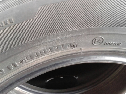 ยาง บริสโตน 215/60R16ปี14 สวยๆ 4 เส้น ราคา 2300 บาท