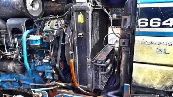 ขายรถไถFORD 6640 2เพลา อุปกรณ์ ดันหน้า ผานหลัง รถสวยสภาพดี รถบ้านใช้งานอยู่ เอกสารพร้อมโอน ราคา480,000 สนใจโทร 090-8588220คุณนะ 093-3258446คุณบิว หรือเข้าดูสินค้าอื่นๆได้ที่ www.narong2truck.com หรือ www.truck.in.th/498 หรือเพจFacebook ณรงค์ ซื้อขายรถมือส