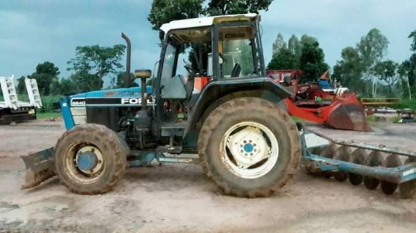 ขายรถไถFORD 6640 2เพลา อุปกรณ์ ดันหน้า ผานหลัง รถสวยสภาพดี รถบ้านใช้งานอยู่ เอกสารพร้อมโอน ราคา480,000 สนใจโทร 090-8588220คุณนะ 093-3258446คุณบิว หรือเข้าดูสินค้าอื่นๆได้ที่ www.narong2truck.com หรือ www.truck.in.th/498 หรือเพจFacebook ณรงค์ ซื้อขายรถมือส