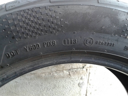 ยาง คอนติ 225/55R17ปี13 สวยๆ 1 คู่ ราคา 1200 บาท ยาง คอนติ 225/55R17ปี13 สวยๆ 1 คู่ ราคา 1200 บาท