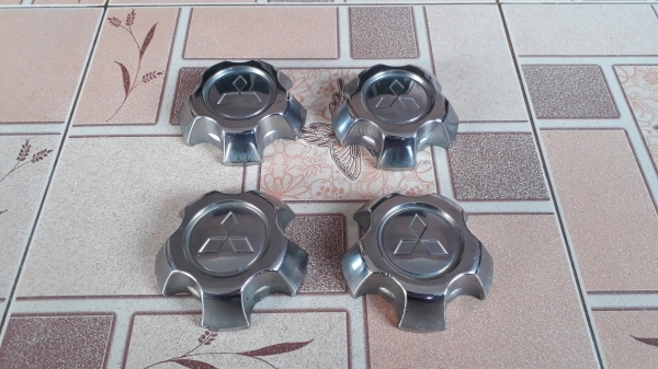 ฝาปิดดุมล้อ Mitsubishi Pajero Pinin