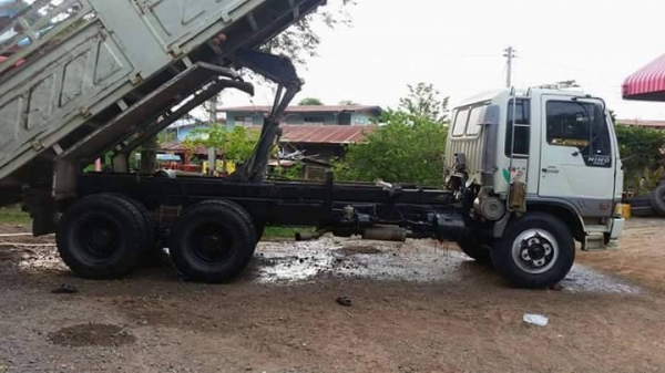 ขายรถ10ล้อ ดั้ม2เพลา FM3H เครื่อง195แรง ดั้มสามมิตร รถบ้านใช้งานอยู่ รถสวยสภาพดีมาก เอกสารพร้อมโอน ราคา850,000 สนใจโทร 090-8588220คุณนะ 093-3258446คุณบิว หรือเข้าดูสินค้าอื่นๆได้ที่ www.narong2truck.com หรือ www.truck.in.th/498 หรือเพจFacebook ณรงค์ ซื้อข