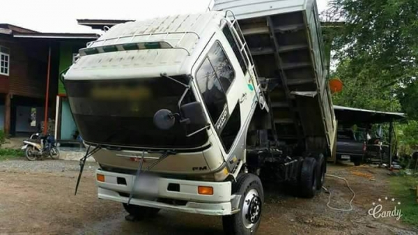 ขายรถ10ล้อ ดั้ม2เพลา FM3H เครื่อง195แรง ดั้มสามมิตร รถบ้านใช้งานอยู่ รถสวยสภาพดีมาก เอกสารพร้อมโอน ราคา850,000 สนใจโทร 090-8588220คุณนะ 093-3258446คุณบิว หรือเข้าดูสินค้าอื่นๆได้ที่ www.narong2truck.com หรือ www.truck.in.th/498 หรือเพจFacebook ณรงค์ ซื้อข