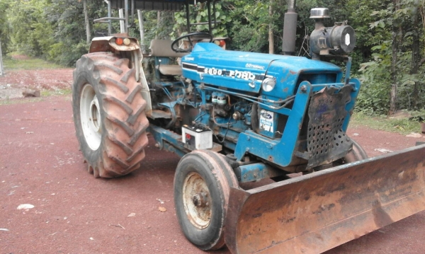 ขายด่วน รถไถ FROD 77 T1 สภาพพร้อมใช้งาน เครื่องเกียร์ดี ปั้มดี ยางพร้อมใช้งาน อุปกรณ์ดันหน้า ผาน7  เอกสารเล่มทะเบียน