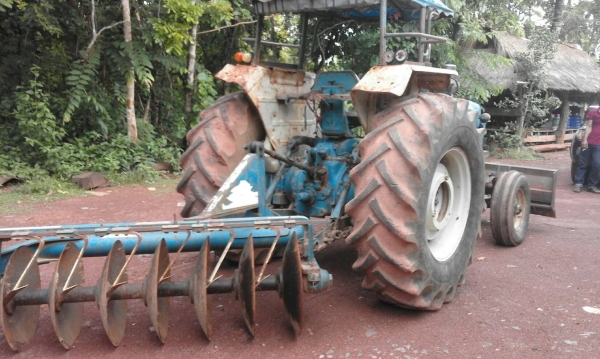 ขายด่วน รถไถ FROD 77 T1 สภาพพร้อมใช้งาน เครื่องเกียร์ดี ปั้มดี ยางพร้อมใช้งาน อุปกรณ์ดันหน้า ผาน7  เอกสารเล่มทะเบียน