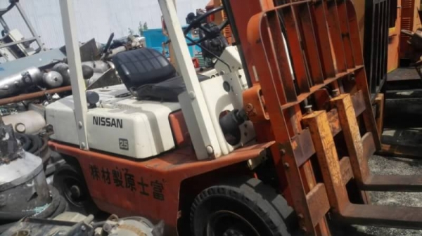 ขายรถยกโฟร์คลิฟต์ 2.5ตัน NISSANเบนซิน เก่านอก สภาพพร้อมใช้งาน