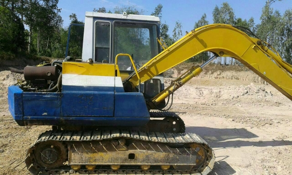 ขายด่วน KOMATSU PC60-5 .สภาพพร้อมใช้งาน เครื่องปั้มดี รถทำงานดีไม่โหลด โซ่ช่วงล่าง สวย เอกสารสัญญาซื้อขาย