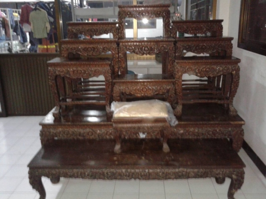 โต๊หมู่บูชาไม้สัก