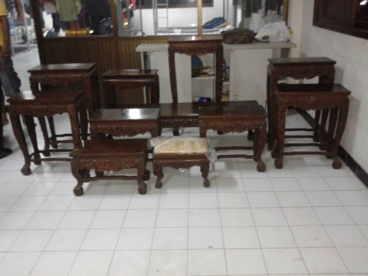 โต๊หมู่บูชาไม้สัก