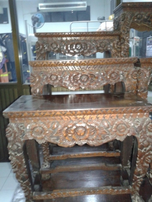 โต๊หมู่บูชาไม้สัก