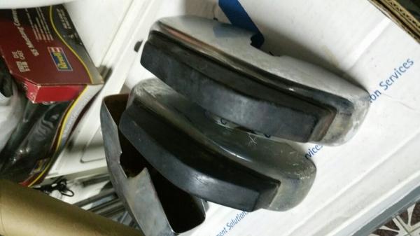 ขายหงอนกันชนหลัง bmw 2002 1602 ตรงรุ่น
ของมาจาก USA มี 3คู่ กับ อีก 1อัน

คู่ละ 6000 บาท

0834301397
Line: surawat.hant